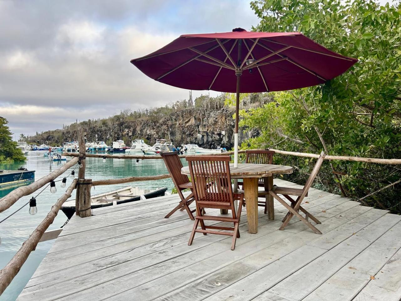 Casa Kubler Bed and Breakfast Puerto Ayora  Eksteriør billede