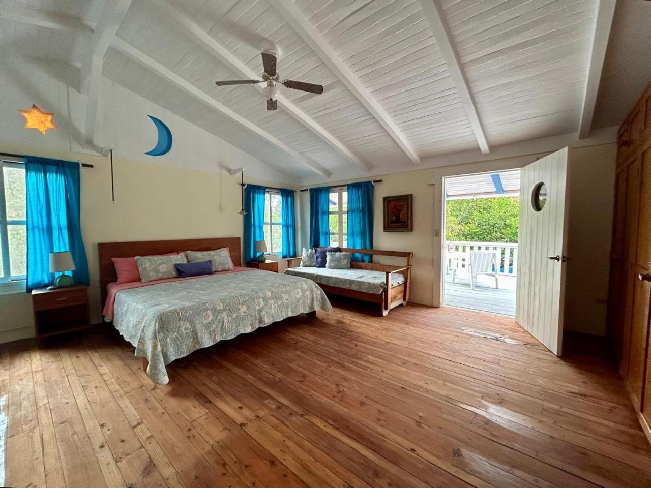 Casa Kubler Bed and Breakfast Puerto Ayora  Eksteriør billede