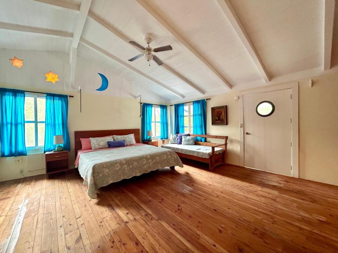 Casa Kubler Bed and Breakfast Puerto Ayora  Eksteriør billede